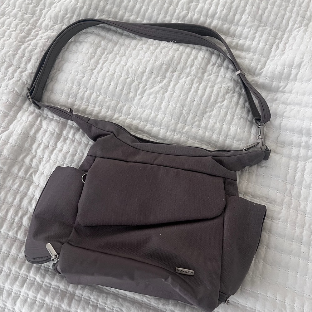 Travelon Anti-Theft Classic Messenger Bag - Picture 3 of 5